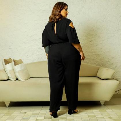 Imagem de Macacão Moda Plus Size Curvy Decote V Transpassado 
