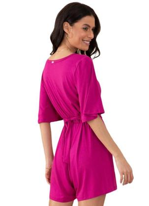 Imagem de Macaquinho Fucsia com Decote V e Faixas.