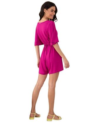 Imagem de Macaquinho Fucsia com Decote V e Faixas.