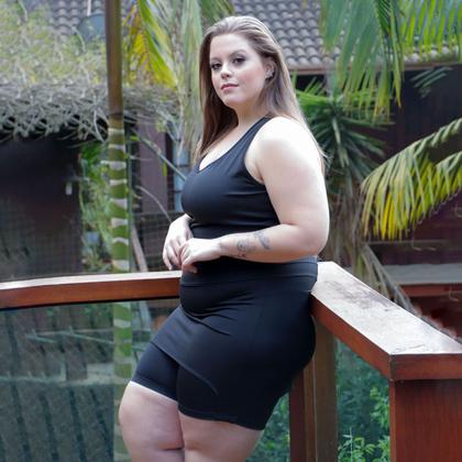 Imagem de Macaquinho Plus Size Preto com Saia Tapa Bumbum 