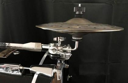 Imagem de Máquina de Chimbal Remota Pearl CLA-130 para fixar no aro do bumbo tipo Mini Closed HiHat de efeito