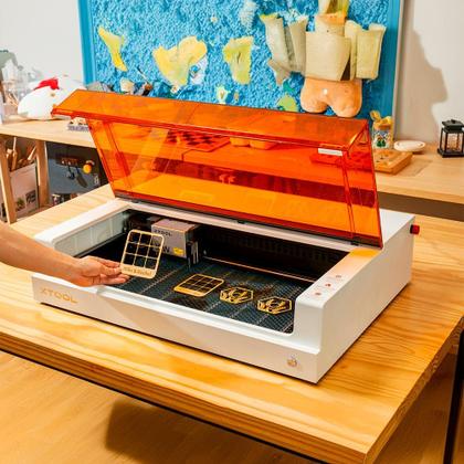Imagem de Máquina de Corte e Gravação a Laser Diodo 10w xTool S1 - Gravadora a Laser de Tencnologia Inovadora a Alta Precisão