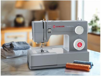Imagem de Máquina de costura Doméstica reta Singer Facilita Pro 4423 portátil cinza 220V