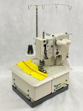 Imagem de Máquina de Costura Galoneira Portátil c/ Motor Acoplado, 2 A