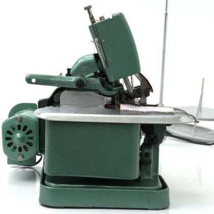 Imagem de Máquina de Costura Overlock Semi-Industrial c/ Mesa e Motor