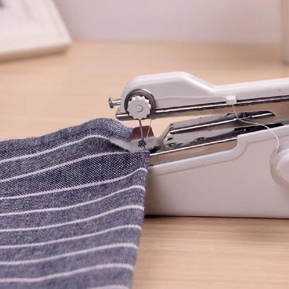 Imagem de Maquina de costura portatil mini eletrica manual a pilha costura jeans e seda completa