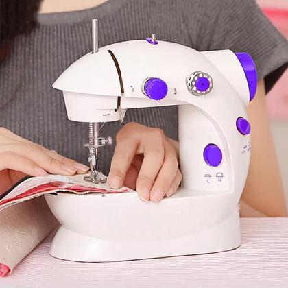 Imagem de Máquina de Costura Portátil Reta com LED, Bivolt e Pedal