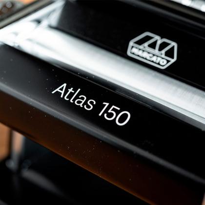 Imagem de Máquina de Macarrão Italiana Marcato Atlas 150 Preta Manual 3 Massas Original Importada 3 Acessórios Inclusos