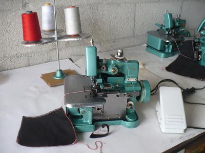 Imagem de Máquina Overlock Semi Industrial Portátil C/ Motor Acoplado.