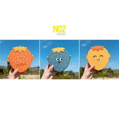 Imagem de Marmita Infantil Lancheira Formato Morango Talheres Praticidade Versatilidade Material Resistente Compacto