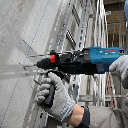 Imagem de Martelete Perfurador Rompedor 820W 220V SDS Plus 2,7J + Kit 5 Brocas Videa GBH 2-24D BRO Bosch