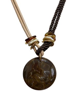 Imagem de Maxi colar feminino com corda e resina elegante presente