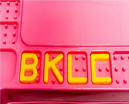 Imagem de Mesa Alfabetizadora Com 2 Cadeiras+  Caixa Registradora