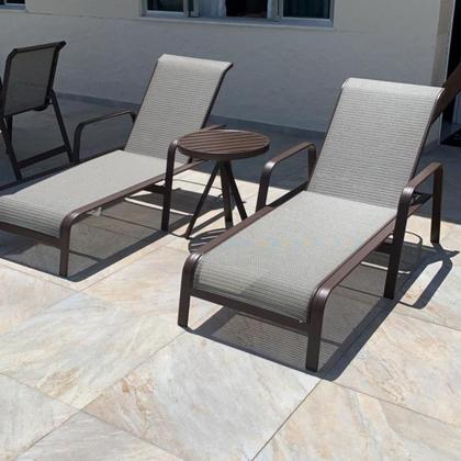 Imagem de Mesa Apoio Mesinha Lateral Tampo Ripado Aluminio para Espreguiçadeira Piscina