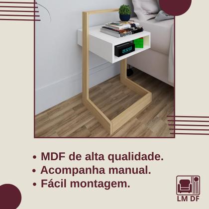 Imagem de Mesa de apoio lateral na cor branca com detalhe amadeirado