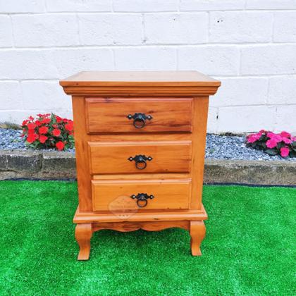 Imagem de Mesa de Cabeceira 3 Gavetas mesa de cabeceira com Pé Luiz XV Madeira de Demolição Sudeste Rústico