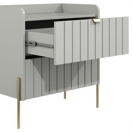 Imagem de mesa de cabeceira em madeira mdf com puxadores e pés em ferro estilo classico dourado moriah 60cm com 2 gavetas