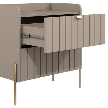 Imagem de mesa de cabeceira em madeira mdf reforçada com 2 gavetas riscada design classico moriah 60cm pé e puxador dourado