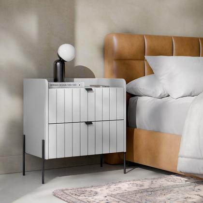 Imagem de mesa de cabeceira em madeira mdf reforçada com 2 gavetas riscada design classico moriah 60cm pé e puxador preto