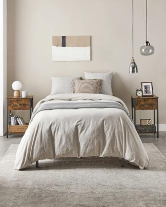 Imagem de Mesa de cabeceira VASAGLE com gaveta de tecido de 60 cm com prateleira de armazenamento