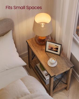 Imagem de Mesa de cabeceira VASAGLE de 2 camadas com prateleira inferior Honey Brown