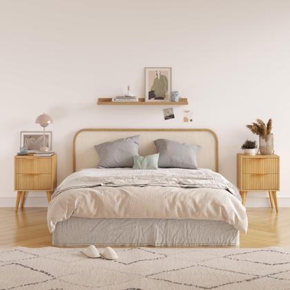 Imagem de Mesa de cabeceira YAUKOMEL canelada com 2 gavetas brancas com pernas de madeira