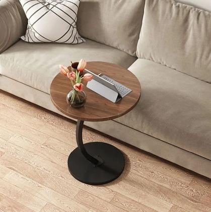 Imagem de Mesa De Canto Compacta Para Sofás E Poltronas Com Design Moderno Estável