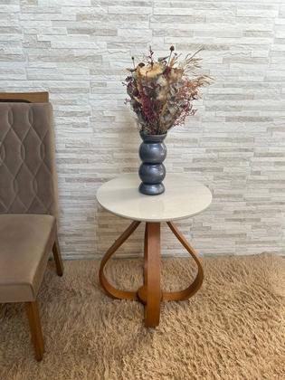 Imagem de Mesa de canto laqueada e com vidro pés cebola - ll móveis - off white