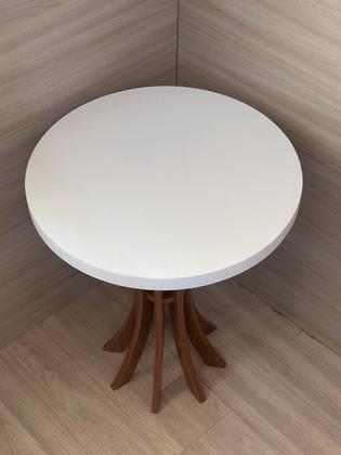 Mesa De Canto Redonda Lateral Sofá Cálice 60cm Altura Branco - B&D Artigos para Decoração Imagem de Mesa De Canto Redonda Lateral Sofá Cálice 60cm Altura Branco