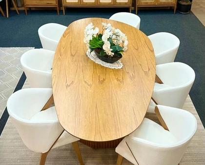 Imagem de Mesa de Jantar Fusion com Pés em Madeira Maciça e Tampo em Cinamomo Cor Mel (Apenas a Mesa)