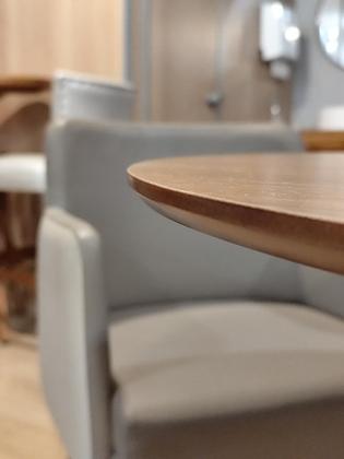 Mesa de Jantar Redonda Flora em Madeira com 3 Opções de Cores e Tamanhos Variados do Tampo - AMoveleira Imagem de Mesa de Jantar Redonda Flora em Madeira com 3 Opções de Cores e Tamanhos Variados do Tampo