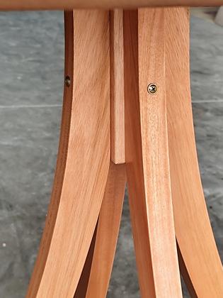 Mesa de Jantar Redonda Flora em Madeira com 3 Opções de Cores e Tamanhos Variados do Tampo - AMoveleira Imagem de Mesa de Jantar Redonda Flora em Madeira com 3 Opções de Cores e Tamanhos Variados do Tampo