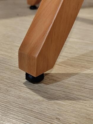 Mesa de Jantar Redonda Flora em Madeira com 3 Opções de Cores e Tamanhos Variados do Tampo - AMoveleira Imagem de Mesa de Jantar Redonda Flora em Madeira com 3 Opções de Cores e Tamanhos Variados do Tampo