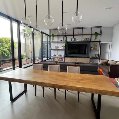 Imagem de Mesa de Tronco com Bordas Orgânicas Cor Natural com Pés em Aço Carbono - 90cm Largura