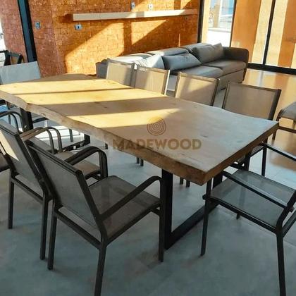 Imagem de Mesa de Tronco com Bordas Orgânicas Cor Natural com Pés em Aço Carbono - 90cm Largura