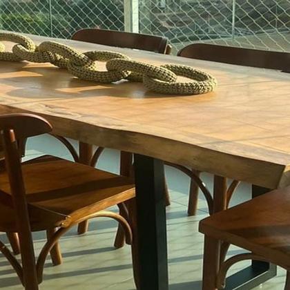 Imagem de Mesa de Tronco com Bordas Orgânicas Cor Natural com Pés em Aço Carbono - 90cm Largura