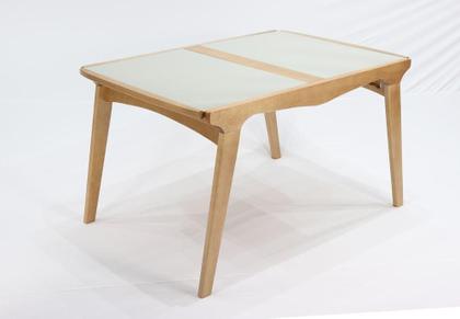 Imagem de Mesa Elástica Helô Tampo de Vidro Fendi Claro e Base Madeira Cor Amêndoa 1,30cm - 69376