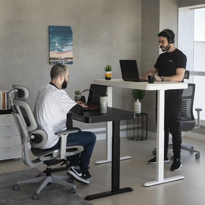 Imagem de Mesa Escritório 114,8cm com Regulagem de Altura Elétrica e USB Musa
