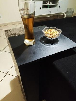 Imagem de Mesa Lateral Apoio P/ Sofá Estofado Bandeja Note Cor Madeira