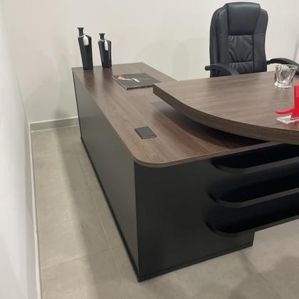 Imagem de Mesa para Escritório Presidente Tamburato 258.2 cm com 4 Gavetas e 2 Portas