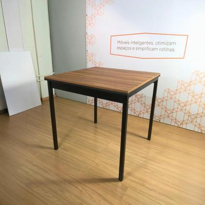 Imagem de Mesa Quadrada Industrial 80x80  Ideal para Espaços Pequenos  Base U em Metalon Maclavi