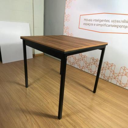 Imagem de Mesa Quadrada Industrial 80x80  Ideal para Espaços Pequenos  Base U em Metalon Maclavi
