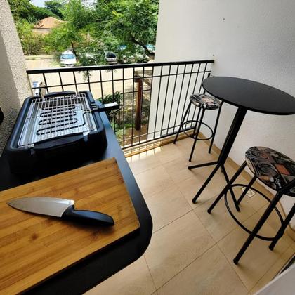 Imagem de Mesa Suspensa de Parede 100x50 Retrátil Preta Compacta e Resistente