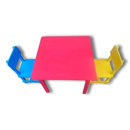 Imagem de Mesinha Infantil de Madeira Colorida com 2 Cadeiras  Diversão e Criatividade em um Só Conjunto!