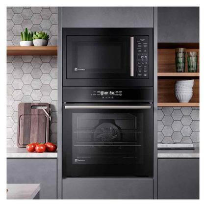 Imagem de Micro-ondas de Embutir Electrolux Experience com 34 Litros de Capacidade Preto - ME3BP