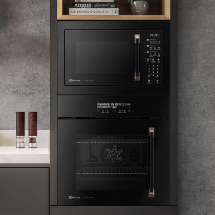 Imagem de Micro-ondas de Embutir Electrolux MV43T 34 Litros Pro Series Preto