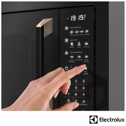 Imagem de Micro-ondas de Embutir Electrolux Pro Series com 34 Litros de Capacidade e Grill Preto - MV43T