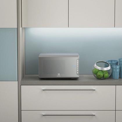 Imagem de Micro-ondas Electrolux 31L Espelhado com Painel Integrado função Tira Odor e Manter Aquecido - MI41S