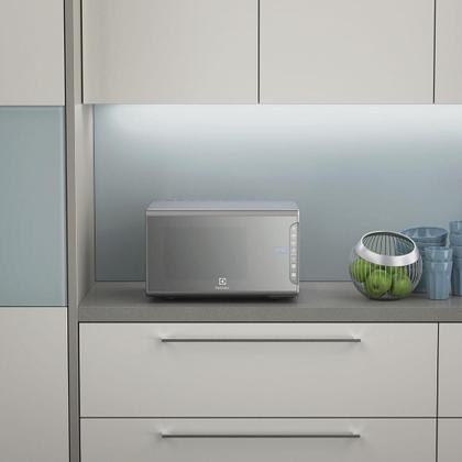 Imagem de Micro Ondas Electrolux Prata Com Painel Integrado 31L Mi41S