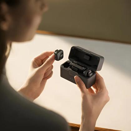Imagem de Microfone Sem Fio Dji Mic Mini Dois Transmissores Um Receptor Estojo De Carga Compacto Profissional Preto